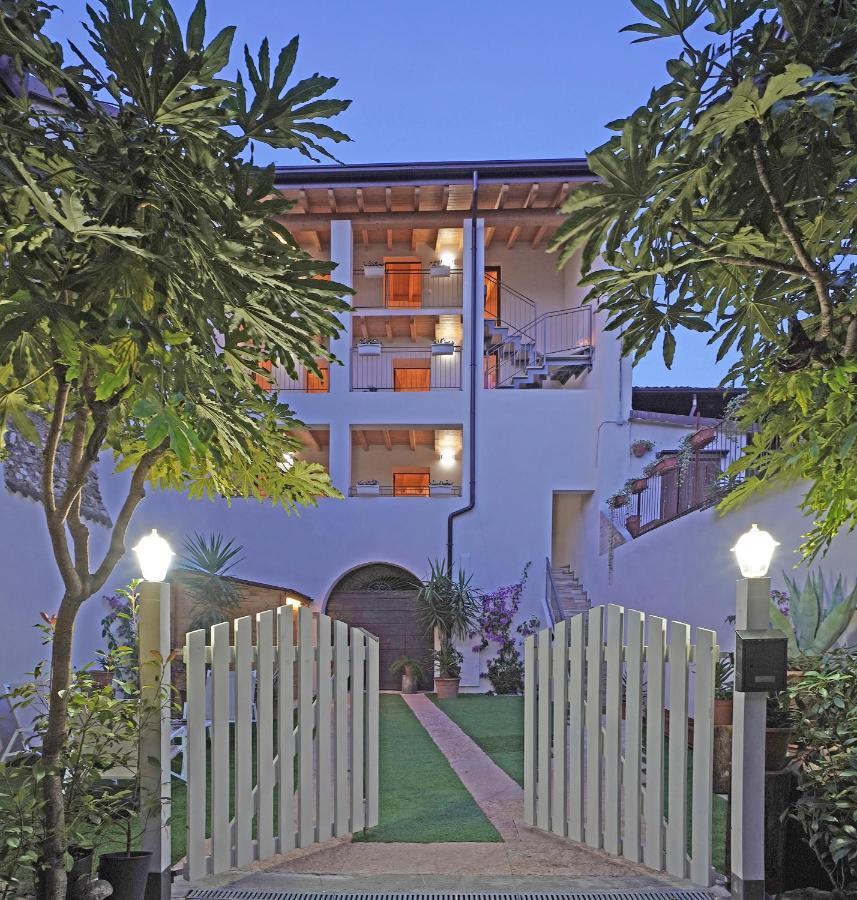 סן פליס דל בנאקו Apartments Villa Bougainville מראה חיצוני תמונה